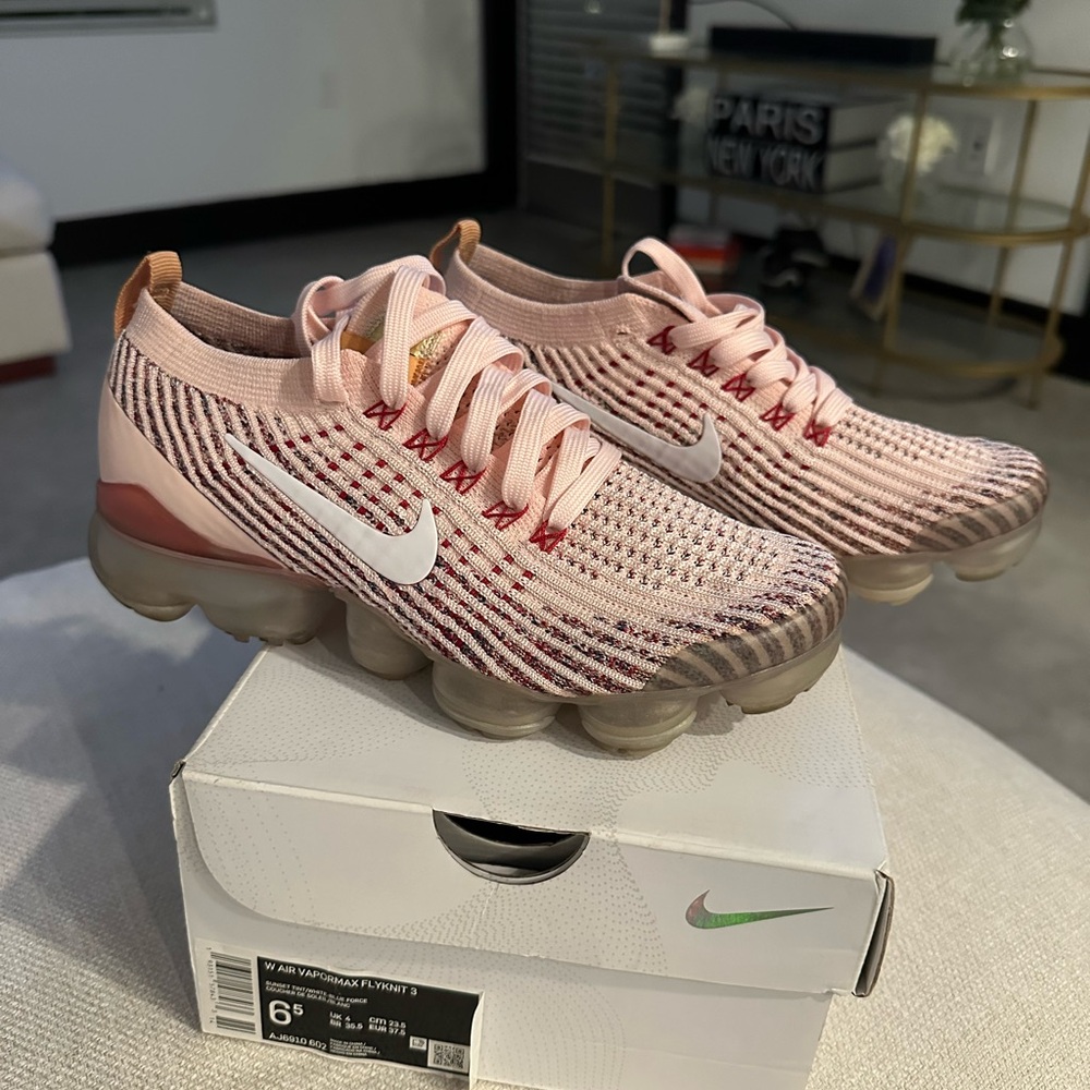Nike Women's Pink Vapormax Flyknit 3 Shoes